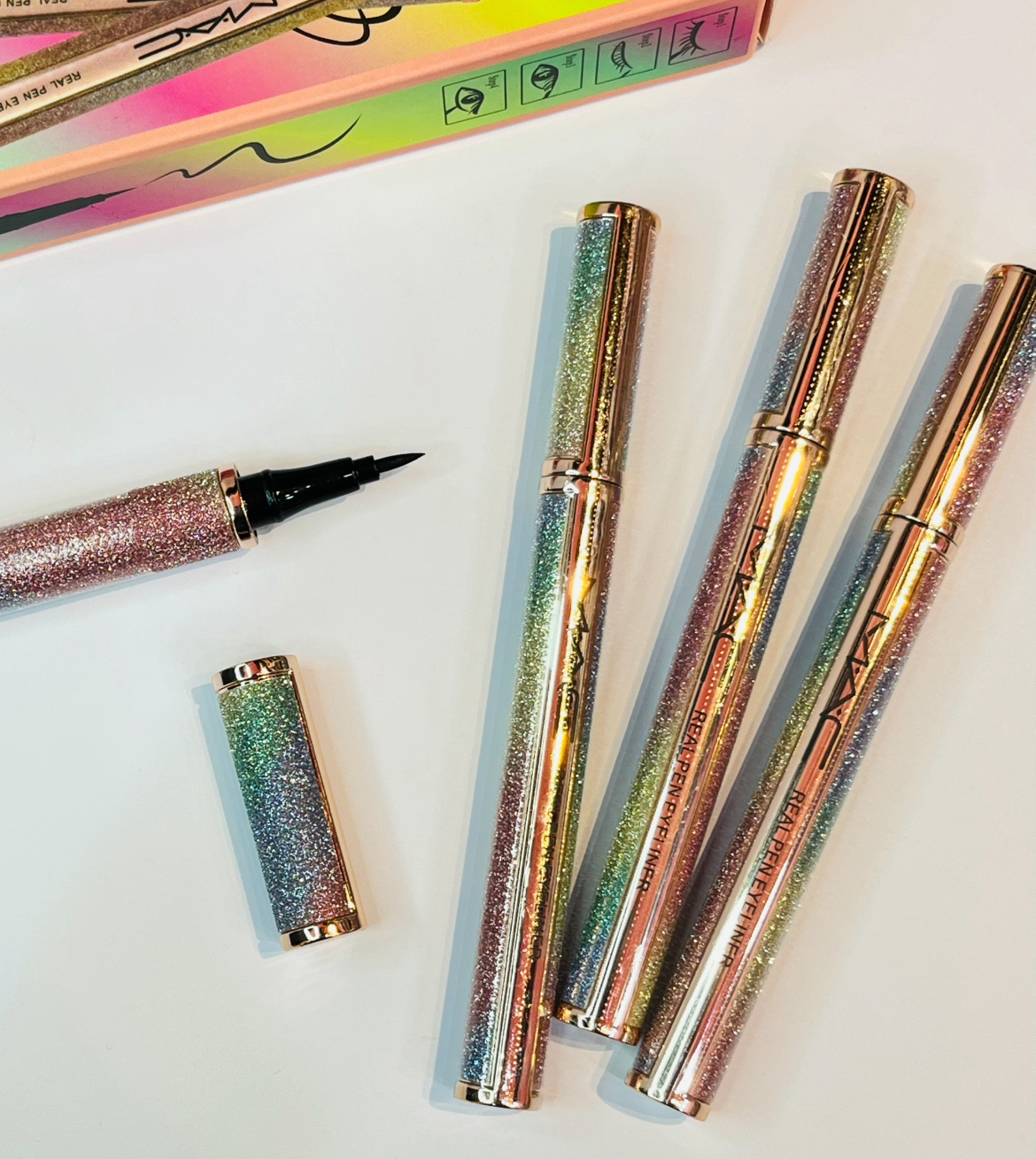 خط چشم ماژیکی مک، با نوک دقیق و ماندگاری بالا، مناسب برای آرایش چشم