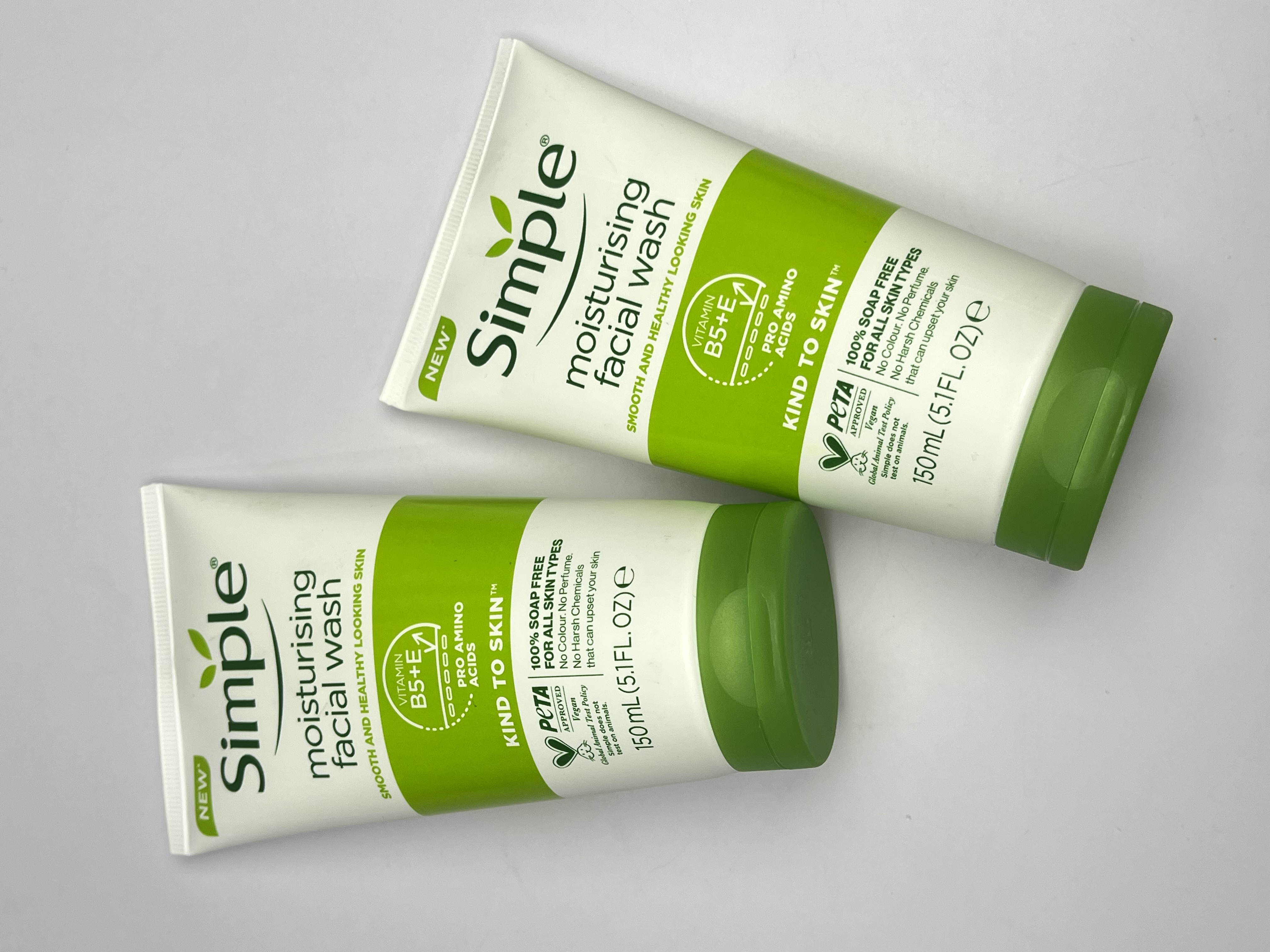 ژل شستشوی مرطوب کننده صورت سیمپل